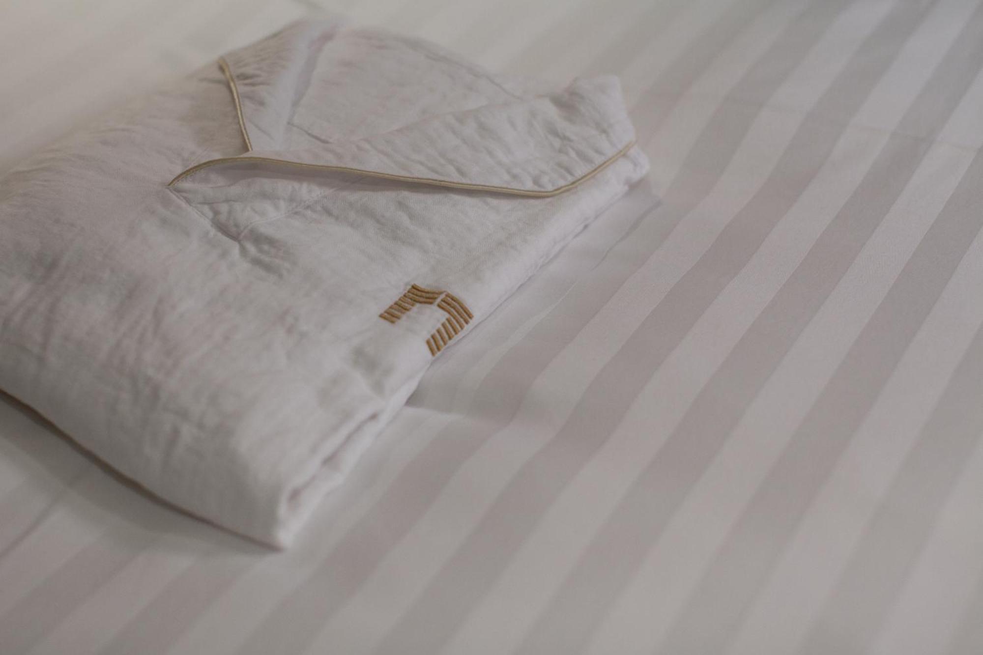 The Gate Hotel Tokyo By Hulic Luaran gambar A folded bathrobe