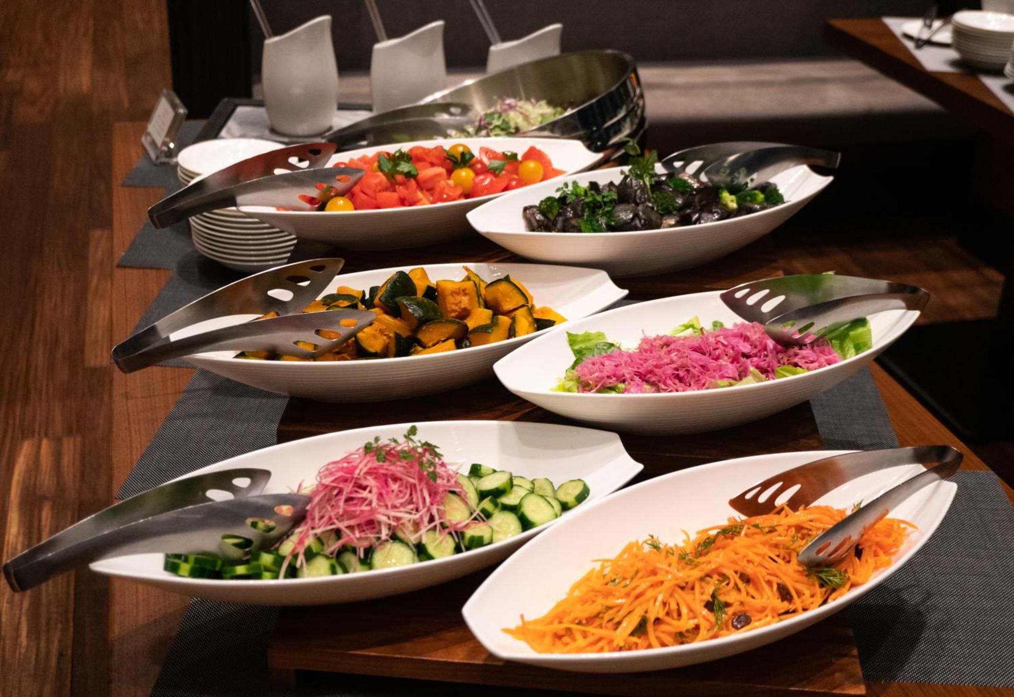 The Gate Hotel Tokyo By Hulic Luaran gambar A selection of salads
